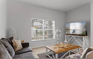 Amazing 4bdr Near Parks w Pool