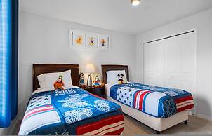 Amazing 4bdr Near Parks w Pool