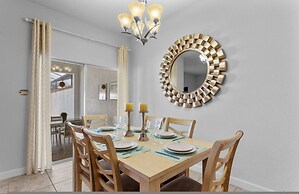 Amazing 4bdr Near Parks w Pool