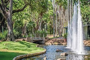 Urbanretreat Modern Outdoor Dining Backyard