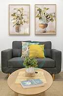 Urbanretreat Modern Outdoor Dining Backyard