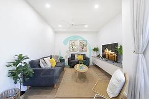 Urbanretreat Modern Outdoor Dining Backyard