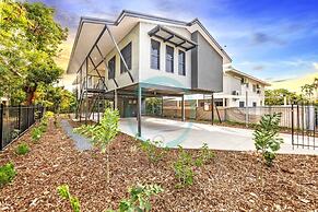 Urbanretreat Modern Outdoor Dining Backyard