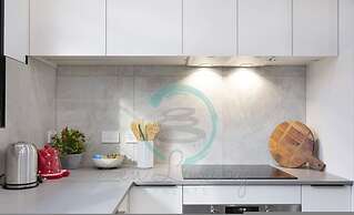 Urbanretreat Modern Outdoor Dining Backyard