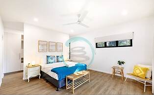 Urbanretreat Modern Outdoor Dining Backyard