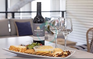 Urbanretreat Modern Outdoor Dining Backyard