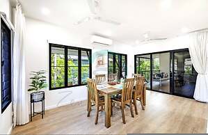 Urbanretreat Modern Outdoor Dining Backyard