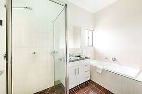 Zen Aqua Vista Workspace BBQ Private Lawn