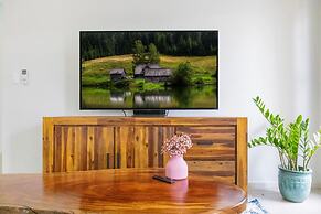 Zen Aqua Vista Workspace BBQ Private Lawn