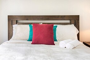 Zen Aqua Vista Workspace BBQ Private Lawn