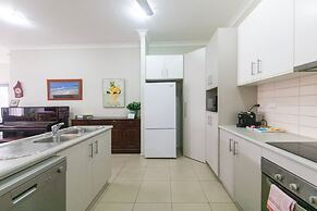 Zen Aqua Vista Workspace BBQ Private Lawn