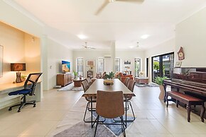 Zen Aqua Vista Workspace BBQ Private Lawn