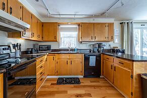 Ski Hike Lodge 5BR w Fire Pit Cozy Spaces