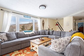 Ski Hike Lodge 5BR w Fire Pit Cozy Spaces