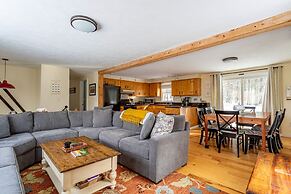 Ski Hike Lodge 5BR w Fire Pit Cozy Spaces