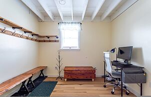 Ski Hike Lodge 5BR w Fire Pit Cozy Spaces