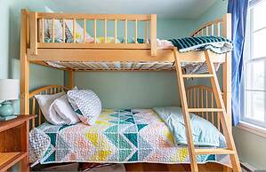 Ski Hike Lodge 5BR w Fire Pit Cozy Spaces