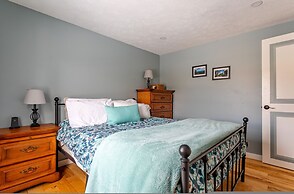 Ski Hike Lodge 5BR w Fire Pit Cozy Spaces