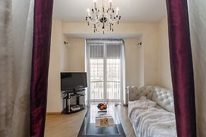 Comfortable Apartments near the metro.