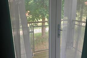 5 Guests - Pet Friendly - Balcony & Free Parking