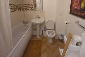 5 Guests - Pet Friendly - Balcony & Free Parking