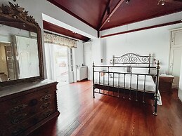 Unique Sunlit House Overlooking the Acropolis