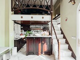 Unique Sunlit House Overlooking the Acropolis