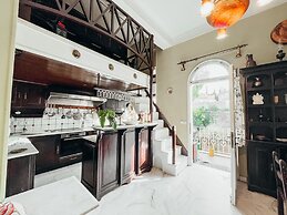 Unique Sunlit House Overlooking the Acropolis