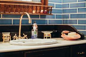 Unique Sunlit House Overlooking the Acropolis