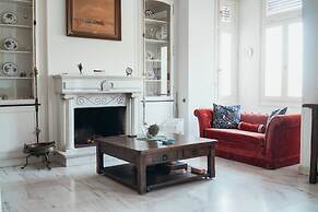 Unique Sunlit House Overlooking the Acropolis