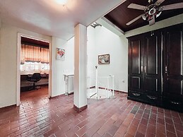 Unique Sunlit House Overlooking the Acropolis