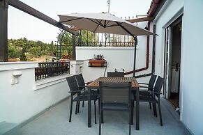 Unique Sunlit House Overlooking the Acropolis