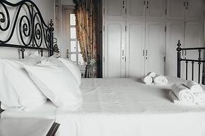 Unique Sunlit House Overlooking the Acropolis