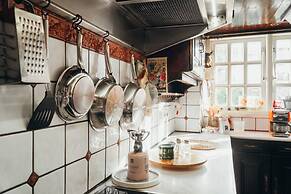 Unique Sunlit House Overlooking the Acropolis