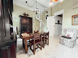 Unique Sunlit House Overlooking the Acropolis