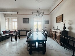 Unique Sunlit House Overlooking the Acropolis