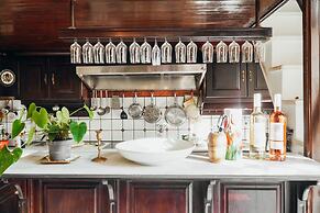 Unique Sunlit House Overlooking the Acropolis