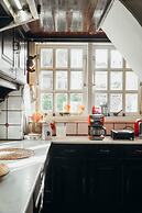 Unique Sunlit House Overlooking the Acropolis