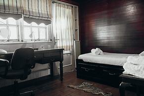 Unique Sunlit House Overlooking the Acropolis