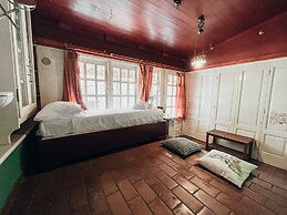 Unique Sunlit House Overlooking the Acropolis