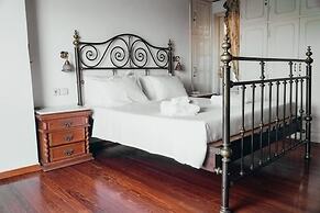 Unique Sunlit House Overlooking the Acropolis