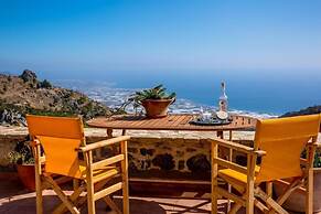 Smaragda Art Country House