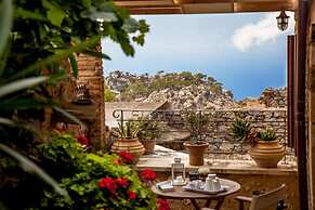 Smaragda Art Country House