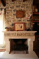 Smaragda Art Country House