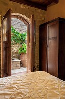 Smaragda Art Country House