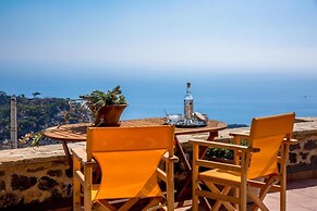 Smaragda Art Country House