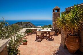 Smaragda Art Country House