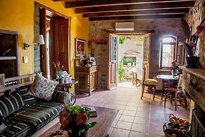 Smaragda Art Country House