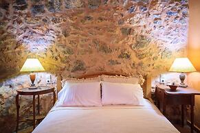 Smaragda Art Country House