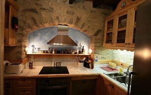 Smaragda Art Country House